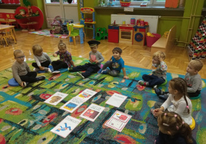 Poznajemy na czy polega praca listonosza i co można wysłać na poczcie