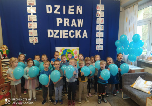 Grupa Biedronek z balonami