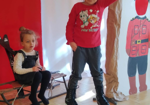 Hania przymierza łyżwy
