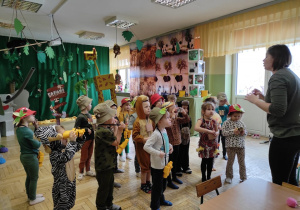 Wyruszamy na safari, mamy kapelusze, lornetki i lupy