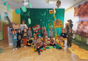 Zdjęcie grupowe z wyprawy do afryki