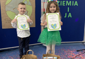 Szymon i Kaja na konkursie z okazji dnia ziemi