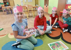 Kornelka z planszą z jabłecznikiem