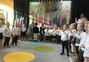 Dzieci składają przysięgę przedszkolaka