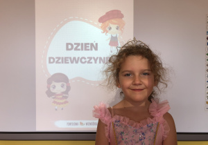 Zuzia w stroju księżniczki