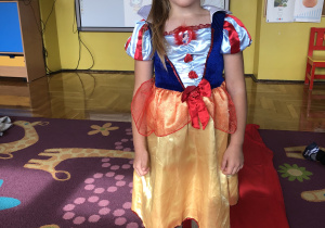 Lenka w stroju księżniczki