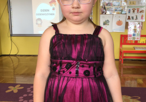 Maja w stroju księżniczki