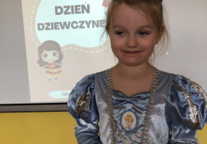 Ania w stroju księżniczki