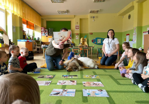 Dzieci poznają sposoby pielęgnacji psów