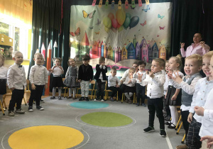 Dzieci składają przysięgę przedszkolaka